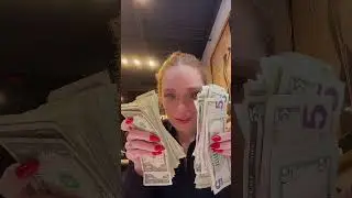 Esta Chica Descubrió Como te Pueden Dejar Más Propina Trabajando de Camarera