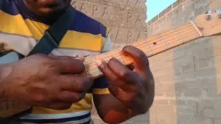 Siri ya kujua kupiga solo na rhythm kwa ufanisi na uzuri ni hii hapa 