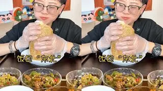 100斤小学老师退休在家都吃了啥

糯米饭团太小？没事，咱们今天吃巨无霸的饭包。没有买到大菜叶子，就只能将就一下这样包一包吧，还好够好吃 #美食 #妈呀太香了 #美食分享 #东北饭包