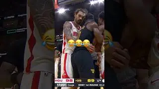 Стивен Адамс обнимает Джимми Батлера во время розыгрыша мяча 😂