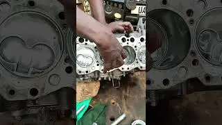 PISTONS MOVEMENT INTO BLOCK. #automobile #for #foryou #mechanic #offroad #repair #engine #workshop