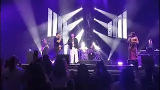 Concierto de adexe y  nau en el teatro Metropolitan
