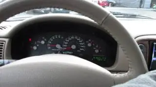 2005 Ford Explorer Eddie Bauer V8 Startup, Tour & Overview