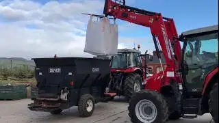 Vineyard Mates Spreading Pellets - Oliver Fertiliser Spreader