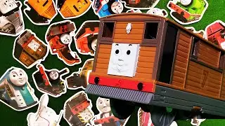 プラレール きかんしゃトーマス カードコレクションでえあわせ 箱から取り出したカードとガレージから出てきたジェームスやヒロ、パーシーたちを合わせるよ hifumitoy