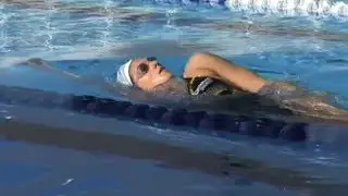 Видео тренировки Стефани Райс по плаванию на спине