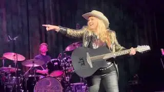 Davina -  Melissa Etheridge - 10/12/2025 Arizona Financial Theatre, Phoenix, AZ