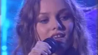 Vanessa Paradis en Concert (1996) - 08 - Waiting on an angel (Ben Harper)