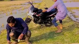 Money lure car theft! 💸🏍️😂