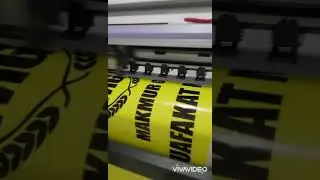Gigantic Printer! This is how a banner, sticker and bunting is printed