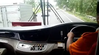 [HD] Balapan bus menegangkan Sugeng Rahayu Cepat vs Mobil Box Hampir tabrakan!!!!