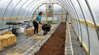 Hoop Greenhouse pt. 9: manure, peat moss, mulch