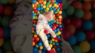 Maya at the entertainment center/Майя в игровом центре #shorts