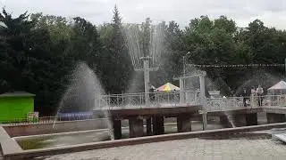 С утра, пораньше, танец под фонтаном, In the morning, early, the dance under the fountain,