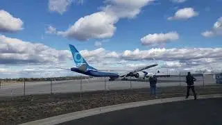 Boeing 777x taxiing