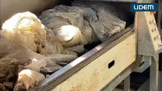 El triturado en el proceso del reciclaje de plástico agrícola.