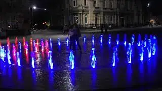 Hull: Queen Victoria Square Dancing Fountains at Night