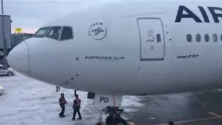 *DIVERSION* Air France Boeing 777 in Quebec YQB | Jet Bridge operation