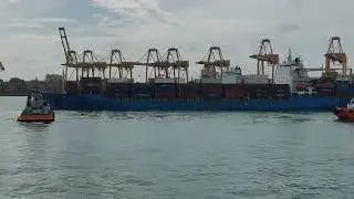 SHIP 🚢 BERTHING WITH HELP 2 TUG BOAT