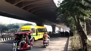 Morning commute in Delhi