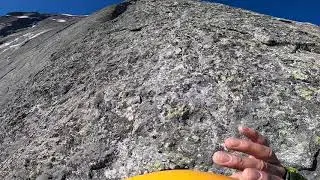 Pizzo Badile Spigolo Nord. Passaggio di Placca 5a+