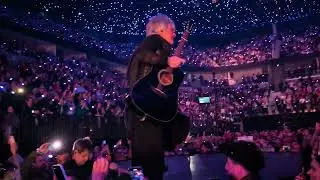 Nicola Sirkis et Boris Jardel arrivent &agrave; c&ocirc;t&eacute; de nous. Indochine Live Arena Orl&eacute;ans