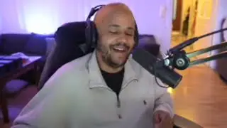 Streamer unmutes at the perfect timing