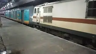 Saket Express Announcement and HOG Udhana - Danapur arriving Prayagraj junction behind Src Wap 7