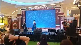 Acara pentas seni kuning agung live music menyanyi di center atrium gaia bumi raya city mall 