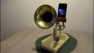 iPhone speaker by Sound inTubator (Louis Armstrong - Jeepers Creepers)
