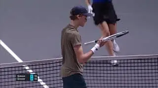 Sinner loses racquet&hellip; hits the ball with his head