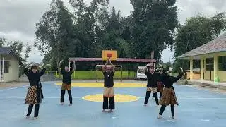 Tari Ginyang Mak Taci dari kelompok 4