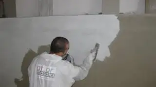 Impermeabilizzazione piscine con prodotti Kerakoll e posa mosaico.