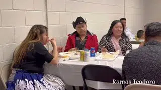 Santiago y Maribel Baltazar  Esperando a los padrinos que le  llevaron Regalos en NC 4/1/23