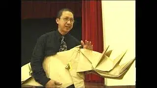 Démonstration d'origami avec Gérard Ty Sovann  - octobre 2000