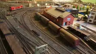 BR181 mit Ganzzug und BR193 mit Containerzug auf Duddy`s Modellbahn unterwegs