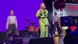 Betsy - Queen of Drama (live)
