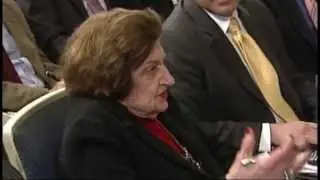 Helen Thomas, 92, Trailblazer With Front-Row Seat to White House History