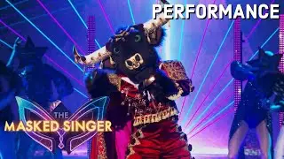 Bull sings &ldquo;Drops Of Jupiter&rdquo; by Train | THE MASKED SINGER | SEASON 6