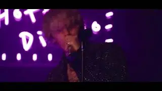 Machine Gun Kelly & Naomi Wild - Waste Love (espa&ntilde;ol)