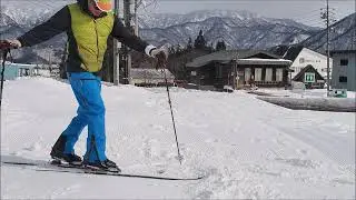 260121 An advantage of heel-free or low-cut boots is a straight rotation axis for spins.