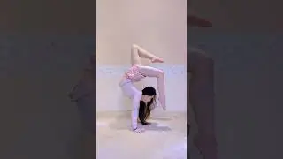 Super Flexible Asian Girl😍😍😍