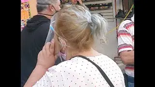 Actor principiante enfrenta la estafa del familiar retenido.
