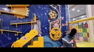 Aqeela mampir di Silungkang playground