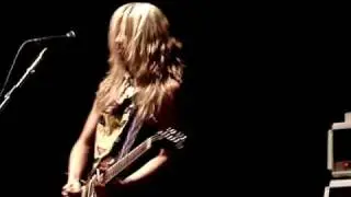 The Donnas - Allison Robertson - wasted solo