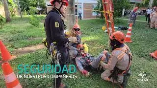 Entrenamiento en procedimiento de rescate en alturas