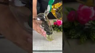 Recipiente 2 em 1 para &oacute;leos e molhos.