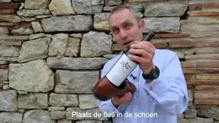 Hoe opent u een fles wijn... zonder kurkentrekker.