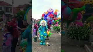 Колеса Cocomelon на автобусе