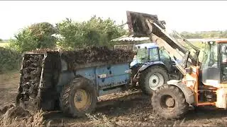 Spreading Dung with New Holland TM155 & Bunning Lowlander JCB 416S - johnwandersonagain